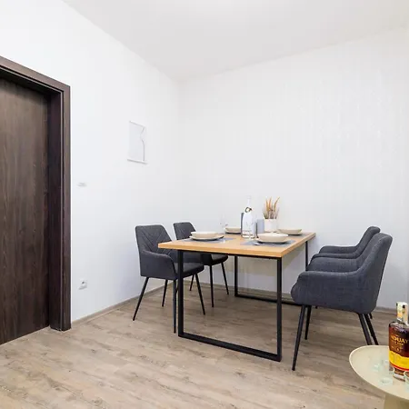 Homeawayhome By The River شقة *