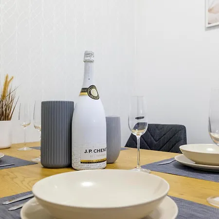 Homeawayhome By The River شقة تشيسكي بوديوفيتسه