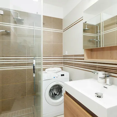 Homeawayhome By The River شقة