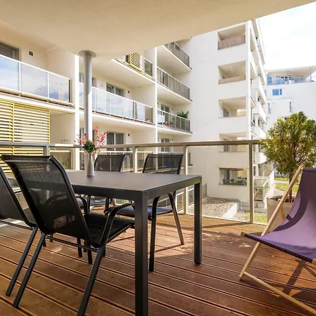 Homeawayhome By The River شقة *