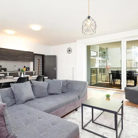 Homeawayhome By The River * تشيسكي بوديوفيتسه